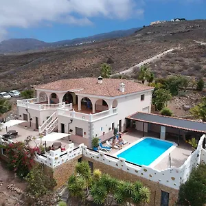 https://casantilvia-apartments.adeje-hotels.com